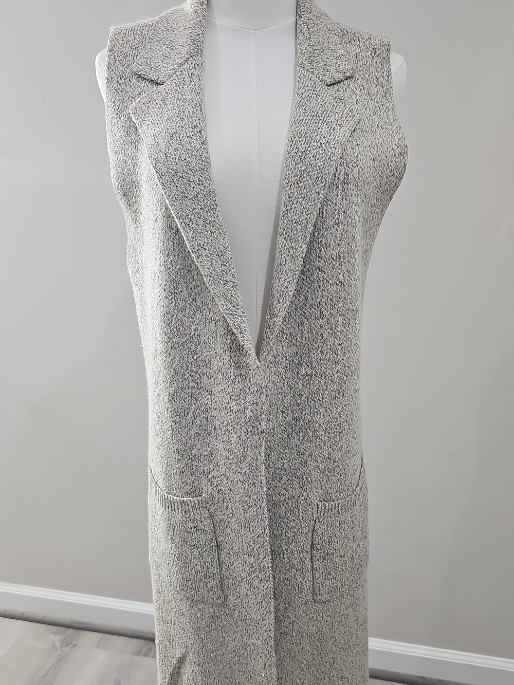 Monteau Los Angeles Long Sweater Vest L Oatmeal Marled Duster Vest NWOT